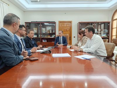 Reunión del alcalde de Benalmádena con AEHCOS